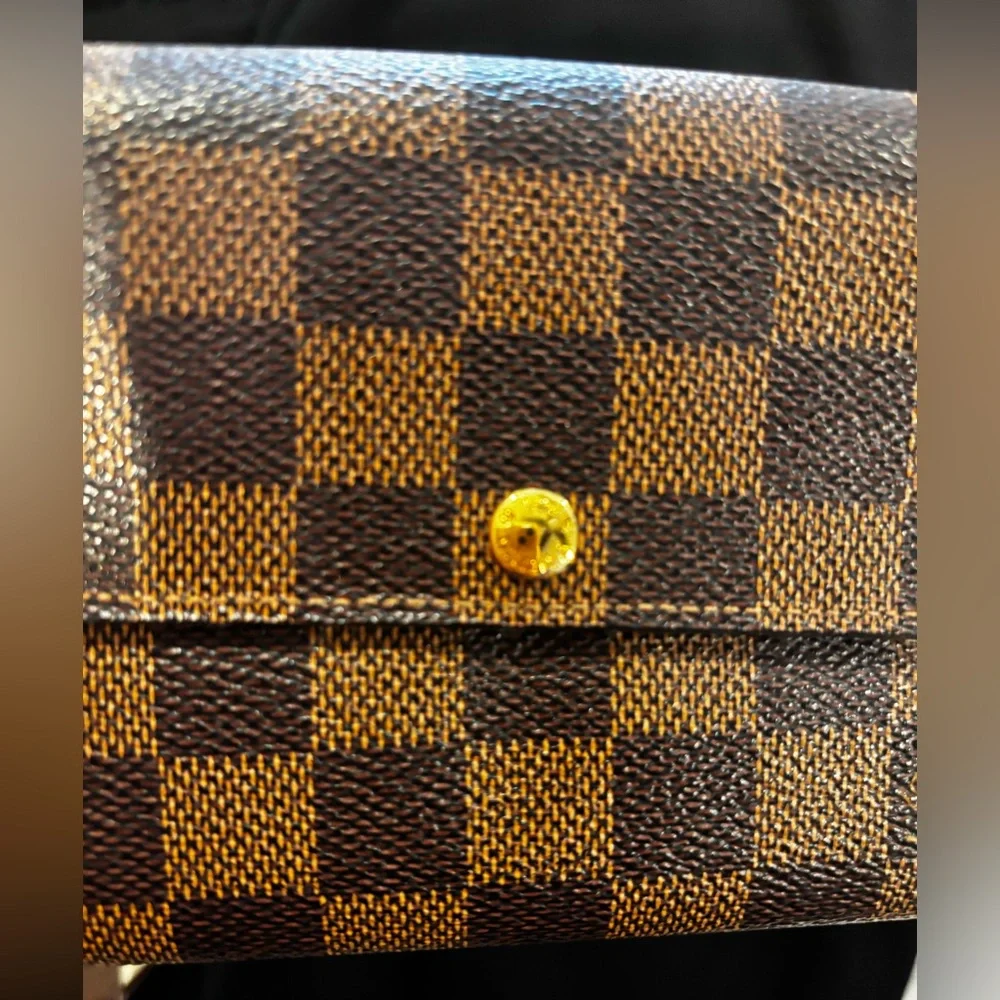 Louis Vuitton Sarah Wallet in the Damier Ebene - Picture 7 of 12